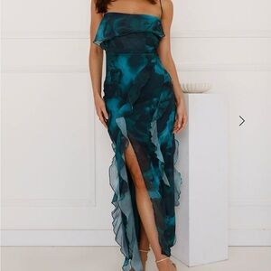 FLIRTY FLOURISHES MIDI DRESS GREEN